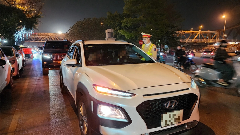 Dính nồng độ cồn, nhiều lái xe biện minh Dính nồng độ cồn, nhiều lái xe biện minh