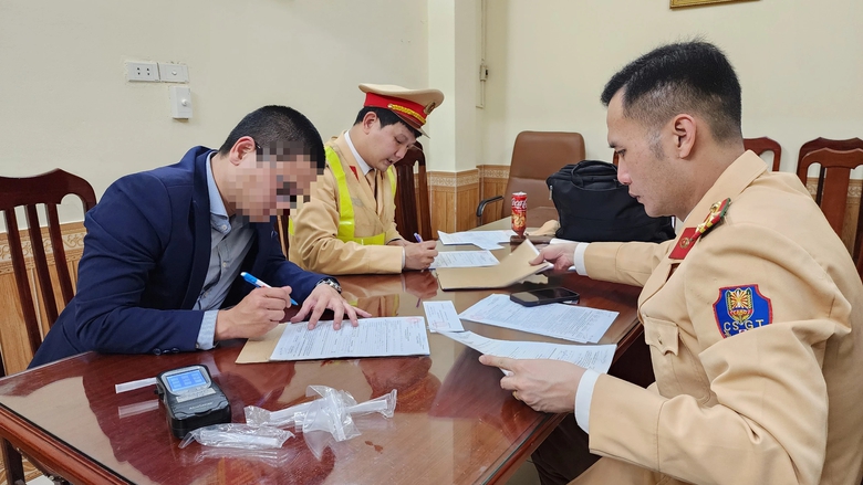 Dính nồng độ cồn, nhiều lái xe biện minh Dính nồng độ cồn, nhiều lái xe biện minh