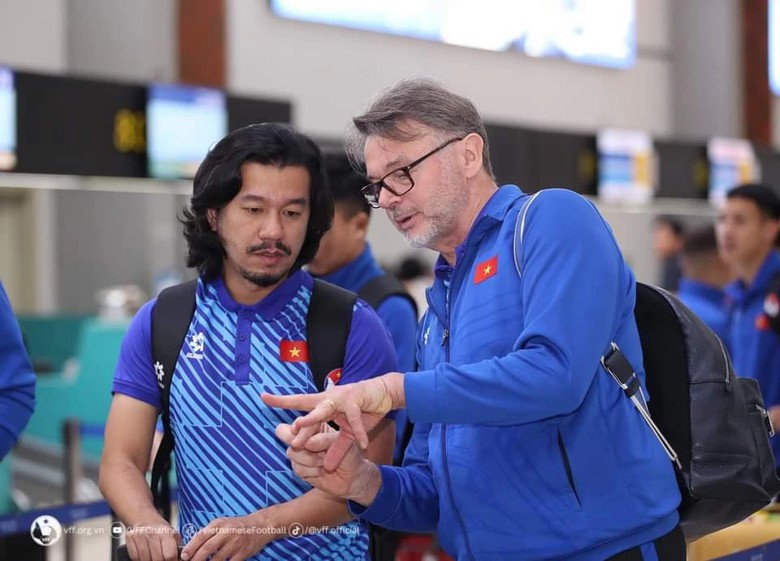 Giữa cơn b&atilde;o, l&atilde;nh đạo VFF bất ngờ tiết lộ về hợp đồng với HLV Troussier- Ảnh 2.