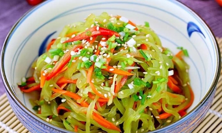 Thịt g&agrave; nấu c&ugrave;ng rau n&agrave;y cực nhanh, ăn ngon lại tăng cường miễn dịch - Ảnh 3.