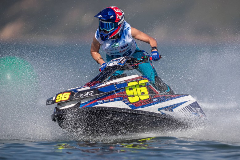 So k&egrave; căng thẳng ph&acirc;n hạng cuộc thi m&ocirc; t&ocirc; nước lần đầu tại Việt Nam- Ảnh 2.