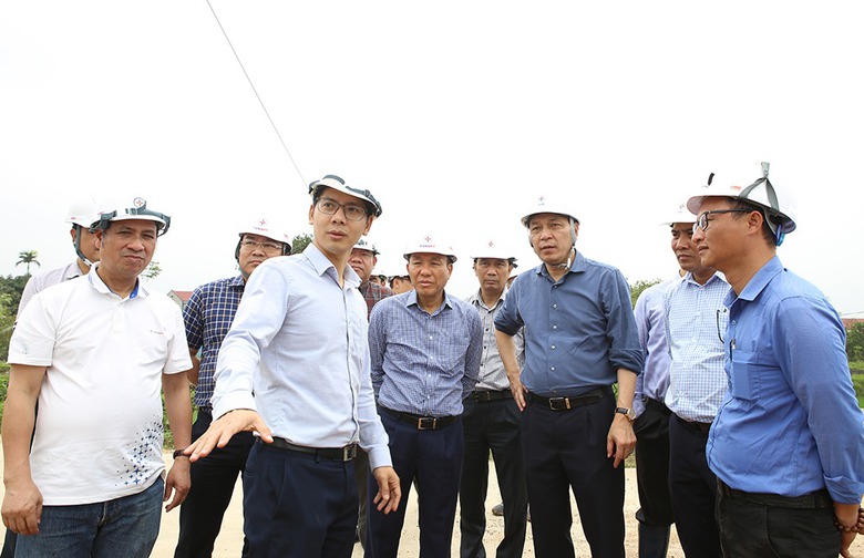 Chủ tịch EVN: Dự &aacute;n 500kV v&agrave;o giai đoạn dựng cột, kh&ocirc;ng để t&igrave;nh trạng 