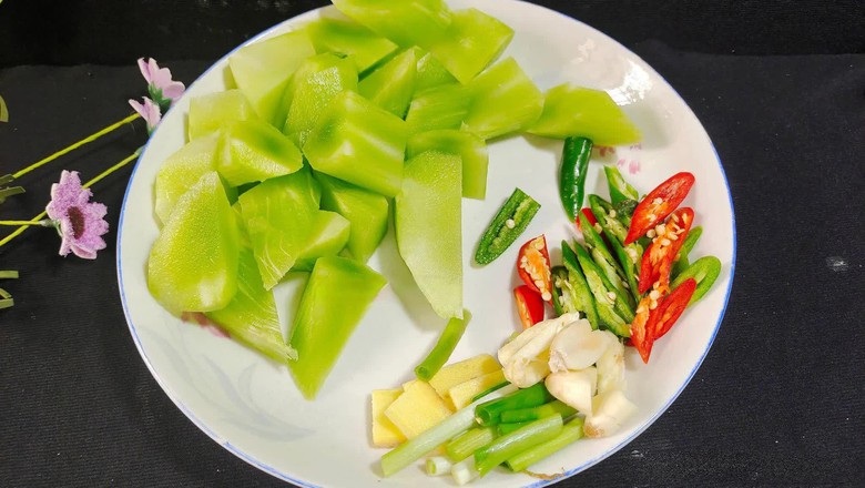 Thịt g&agrave; nấu c&ugrave;ng rau n&agrave;y cực nhanh, ăn ngon lại tăng cường miễn dịch - Ảnh 4.