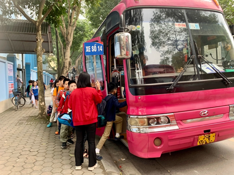 Bát nháo hoạt động xe đưa đón học sinh- Ảnh 1. Bát nháo hoạt động xe đưa đón học sinh- Ảnh 1.