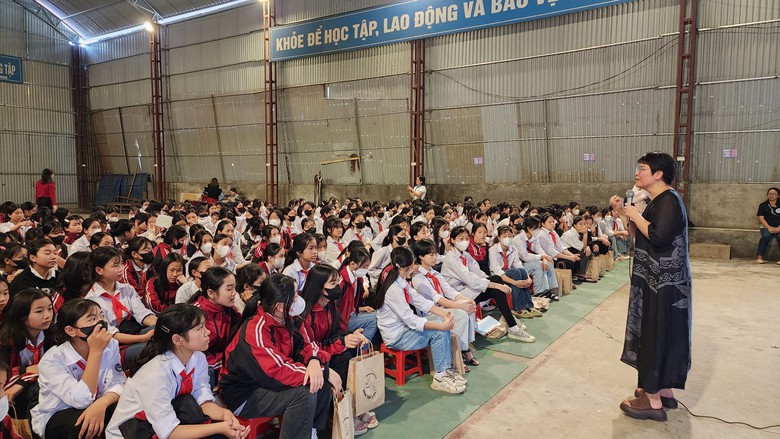 Nữ sinh rụt r&egrave; chia sẻ chuyện kh&oacute; n&oacute;i của tuổi mới lớn- Ảnh 1.