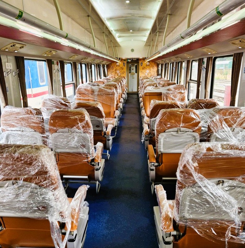 H&igrave;nh ảnh đầu ti&ecirc;n về những toa t&agrave;u sắp vận h&agrave;nh Huế - Đ&agrave; Nẵng- Ảnh 2.