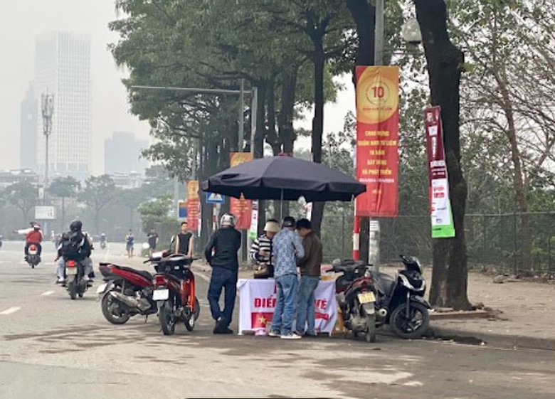 V&eacute; xem trận tuyển Việt Nam gặp Indonesia rơi v&agrave;o cảnh hiếm thấy- Ảnh 1.