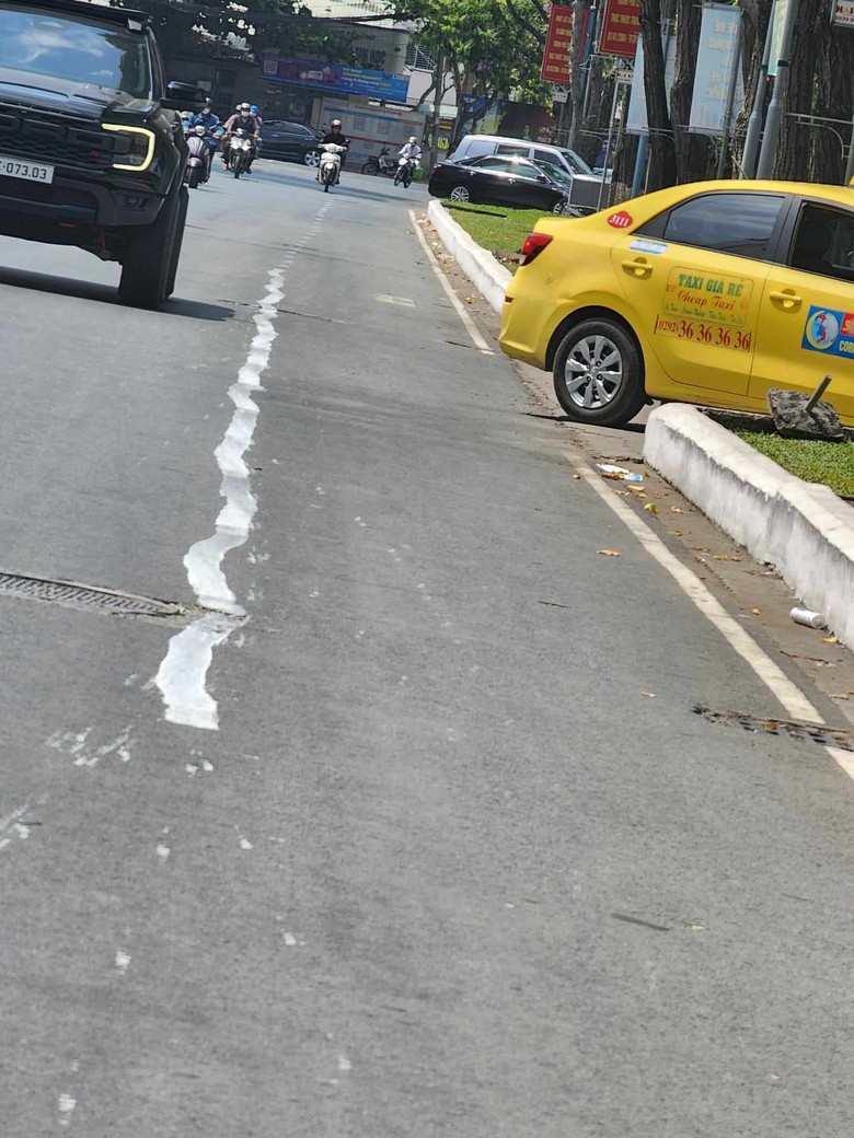 Chưa được cấp ph&eacute;p, b&atilde;i giữ xe quanh c&ocirc;ng vi&ecirc;n ở Cần Thơ vẫn thu tiền- Ảnh 6.