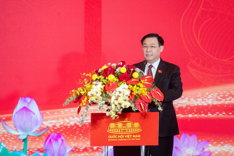 Chủ tịch Quốc hội: Hội đồng nh&acirc;n d&acirc;n ng&agrave;y c&agrave;ng đổi mới, hiệu quả, s&aacute;t thực- Ảnh 1.