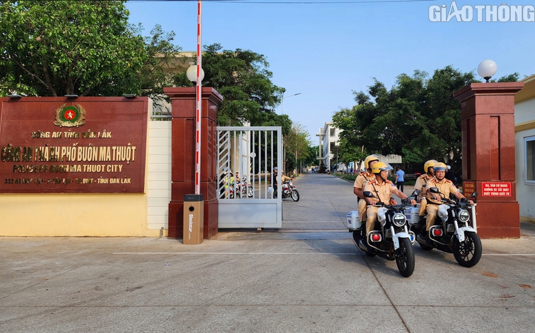 CSGT Đắk Lắk triển khai cao điểm, tập trung 5 nh&oacute;m chuy&ecirc;n đề- Ảnh 4.