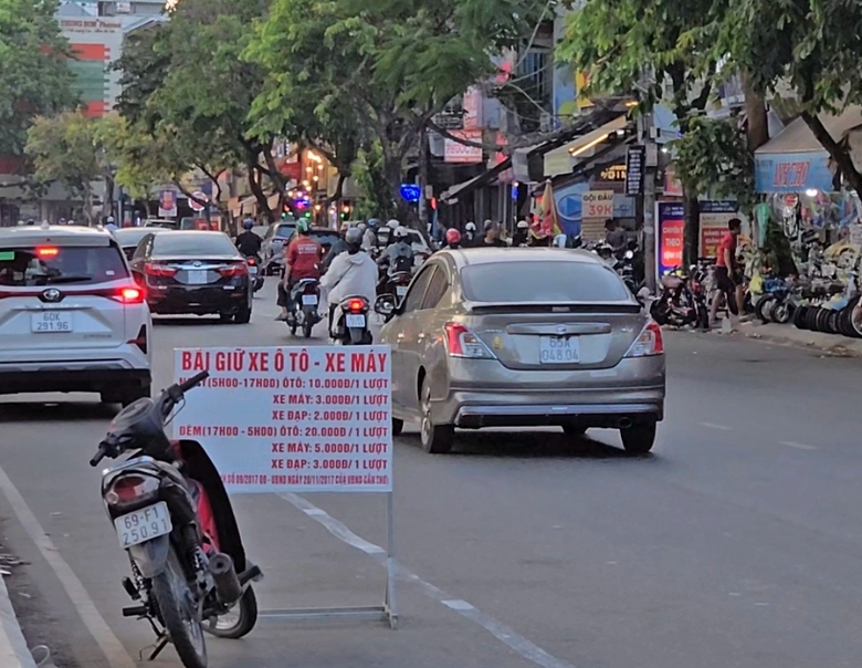 Dừng thu phí giữ xe quanh công viên ở Cần Thơ sau phản ánh của Báo Giao thông- Ảnh 2. Dừng thu phí giữ xe quanh công viên ở Cần Thơ sau phản ánh của Báo Giao thông- Ảnh 2.