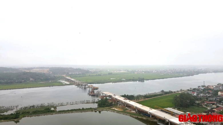 Cao tốc Bắc - Nam qua Quảng Bình băng băng về đích- Ảnh 4. Cao tốc Bắc - Nam qua Quảng Bình băng băng về đích- Ảnh 4.