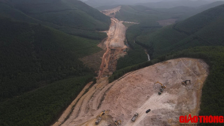 Cao tốc Bắc - Nam qua Quảng Bình băng băng về đích- Ảnh 7. Cao tốc Bắc - Nam qua Quảng Bình băng băng về đích- Ảnh 7.