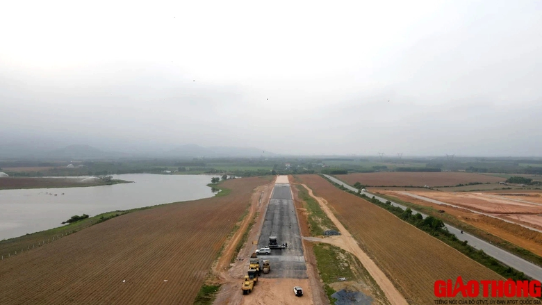 Cao tốc Bắc - Nam qua Quảng Bình băng băng về đích- Ảnh 9. Cao tốc Bắc - Nam qua Quảng Bình băng băng về đích- Ảnh 9.