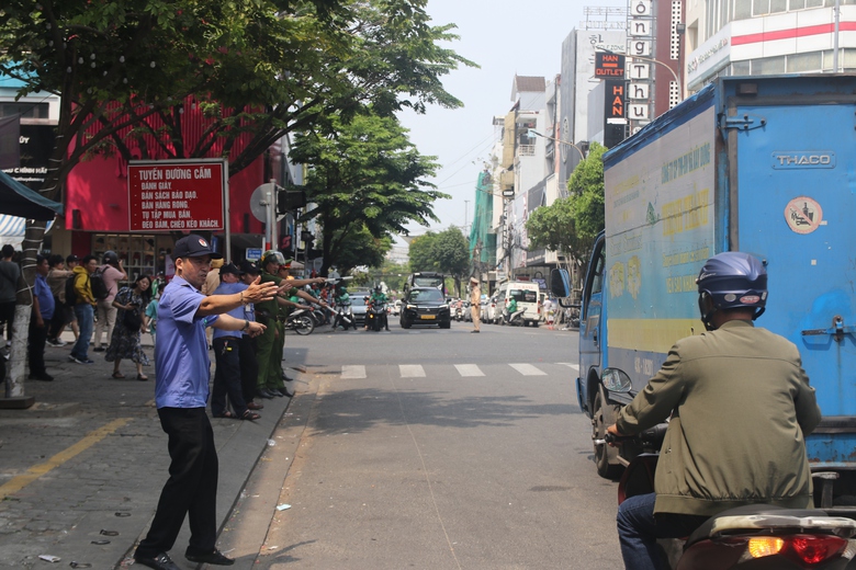 Đ&agrave; Nẵng dẹp nạn lấn chiếm vỉa h&egrave; xung quanh chợ H&agrave;n- Ảnh 9.