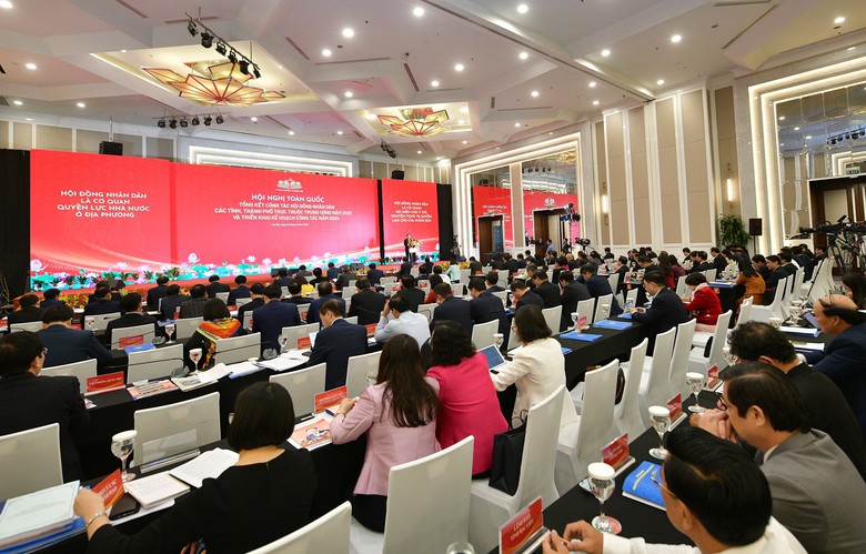 Chủ tịch Quốc hội: Hội đồng nh&acirc;n d&acirc;n ng&agrave;y c&agrave;ng đổi mới, hiệu quả, s&aacute;t thực- Ảnh 2.