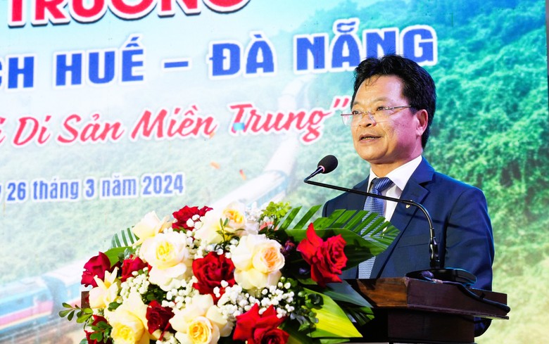 Nghe nhạc cung đình trên đoàn tàu du lịch Huế - Đà Nẵng- Ảnh 2. Nghe nhạc cung đình trên đoàn tàu du lịch Huế - Đà Nẵng- Ảnh 2.