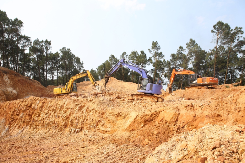 Vướng mặt bằng đường d&acirc;y 500kV: Một số hộ d&acirc;n đ&ograve;i bồi thường qu&aacute; cao, c&oacute; dấu hiệu trục lợi- Ảnh 1.