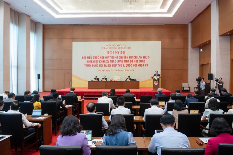 Chủ tịch Quốc hội: R&agrave; so&aacute;t để ngăn chặn t&igrave;nh trạng tham nhũng ch&iacute;nh s&aacute;ch
- Ảnh 2.