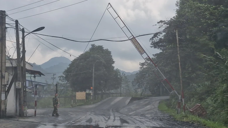 Kỳ lạ doanh nghiệp lập barie, kiểm so&aacute;t người d&acirc;n qua đường nối Bắc Giang - Quảng Ninh- Ảnh 1.