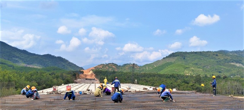 Bứt tốc thi c&ocirc;ng 