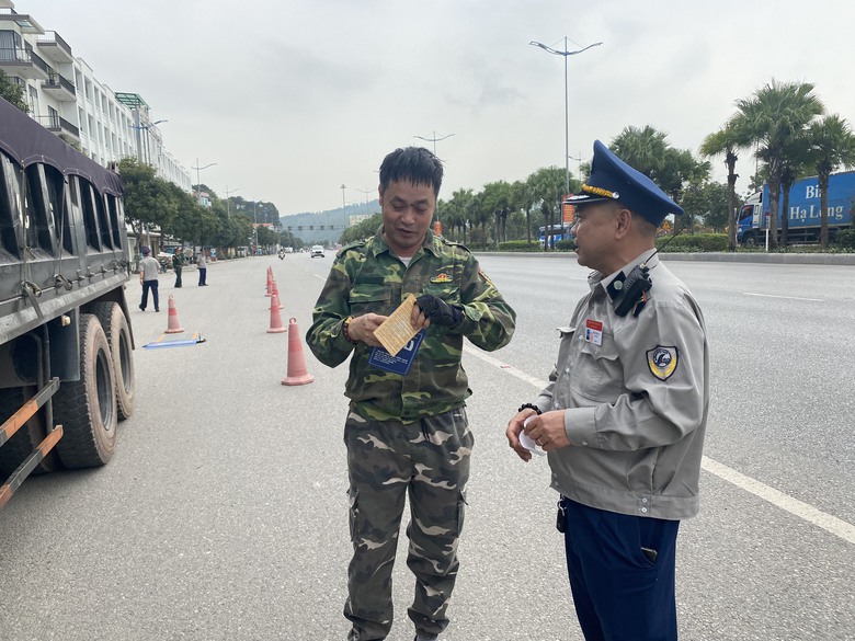 Quảng Ninh: Ki&ecirc;n tr&igrave;, linh hoạt giải ph&aacute;p kiểm tra tải trọng xe- Ảnh 3.