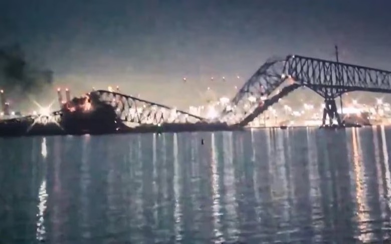 Vụ t&agrave;u đ&acirc;m sập cầu ở Mỹ: Lo ngại nhiều người chết v&agrave; mất t&iacute;ch