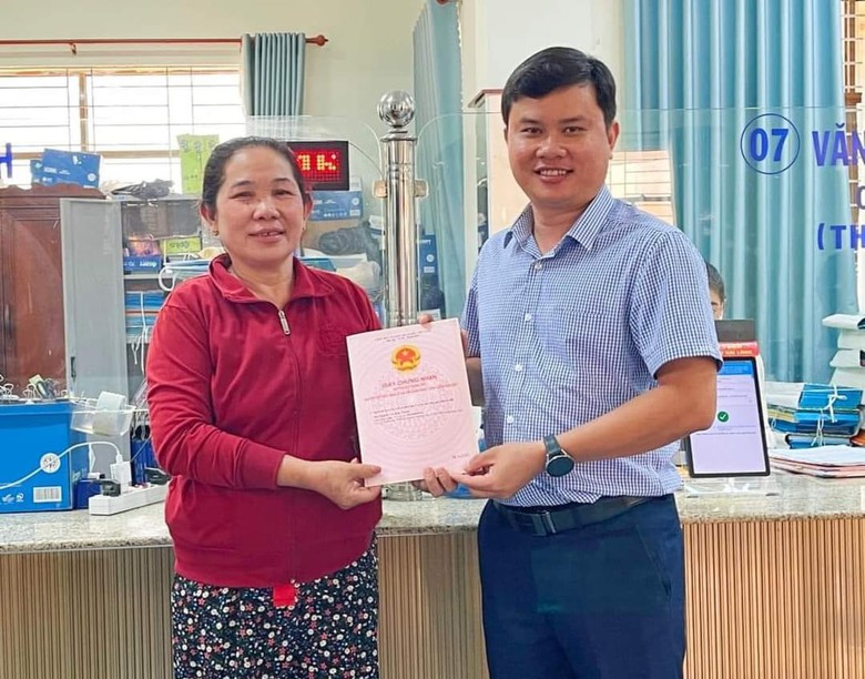 D&acirc;n đ&oacute;n niềm vui k&eacute;p ở phố mới t&aacute;i định cư cao tốc Quảng Ng&atilde;i- Ảnh 2.