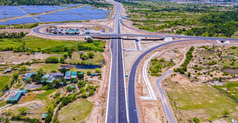 Việt Nhật Group &ldquo;bảo chứng&rdquo; tiến độ, chất lượng b&ecirc; t&ocirc;ng nhựa n&oacute;ng c&aacute;c c&ocirc;ng tr&igrave;nh- Ảnh 3.