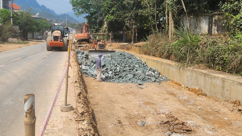 Nỗ lực ho&agrave;n th&agrave;nh quốc lộ 6 mở rộng qua TP H&ograve;a B&igrave;nh v&agrave;o ng&agrave;y Quốc kh&aacute;nh- Ảnh 2.