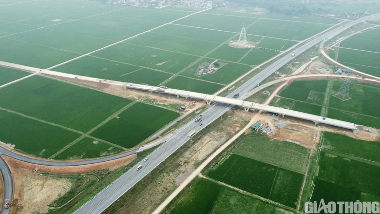 N&uacute;t giao thứ 7 tr&ecirc;n cao tốc Mai Sơn - QL45 đoạn qua Thanh H&oacute;a sẽ ho&agrave;n th&agrave;nh v&agrave;o dịp 30/4- Ảnh 1.