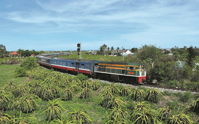 Đường sắt giảm s&acirc;u gi&aacute; v&eacute; tập thể, h&uacute;t kh&aacute;ch du lịch