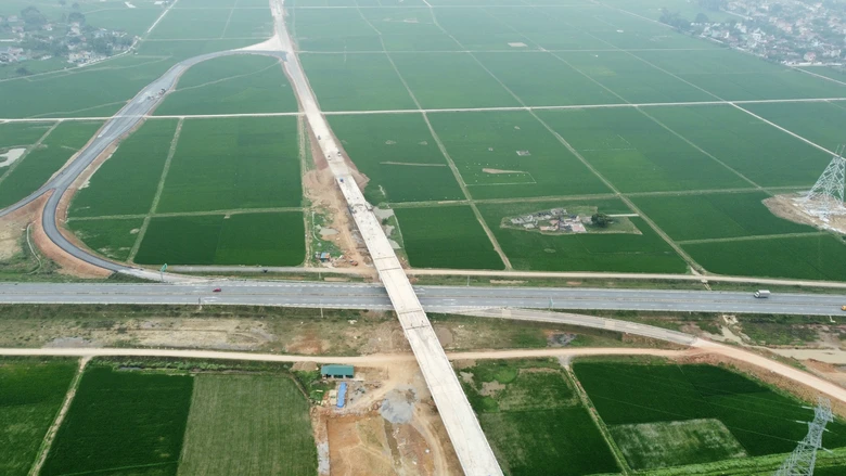 N&uacute;t giao thứ 7 tr&ecirc;n cao tốc Mai Sơn - QL45 đoạn qua Thanh H&oacute;a sẽ ho&agrave;n th&agrave;nh v&agrave;o dịp 30/4- Ảnh 7.