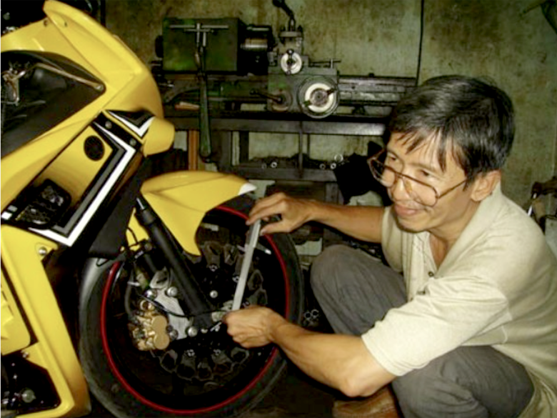 Ông lão sửa xe kiếm tiền tỷ nhờ sáng chế “độc”- Ảnh 2. Ông lão sửa xe kiếm tiền tỷ nhờ sáng chế “độc”- Ảnh 2.