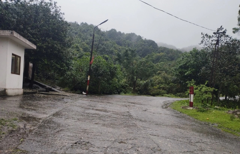 Dỡ barie tr&aacute;i ph&eacute;p ở Bắc Giang, d&acirc;n qua đường kh&ocirc;ng c&ograve;n bị kiểm so&aacute;t- Ảnh 2.