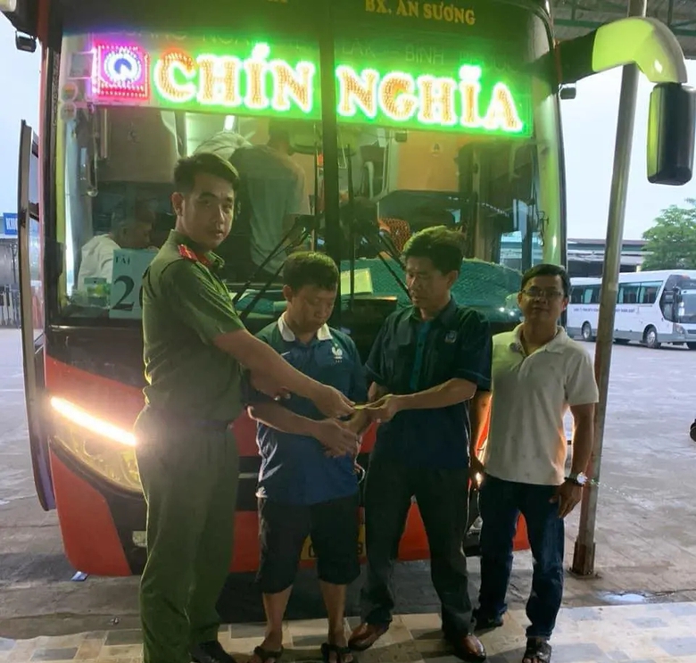 Thanh niên đi lạc từ Đồng Nai ra Quảng Ngãi được công an hỗ trợ về nhà- Ảnh 1. Thanh niên đi lạc từ Đồng Nai ra Quảng Ngãi được công an hỗ trợ về nhà- Ảnh 1.