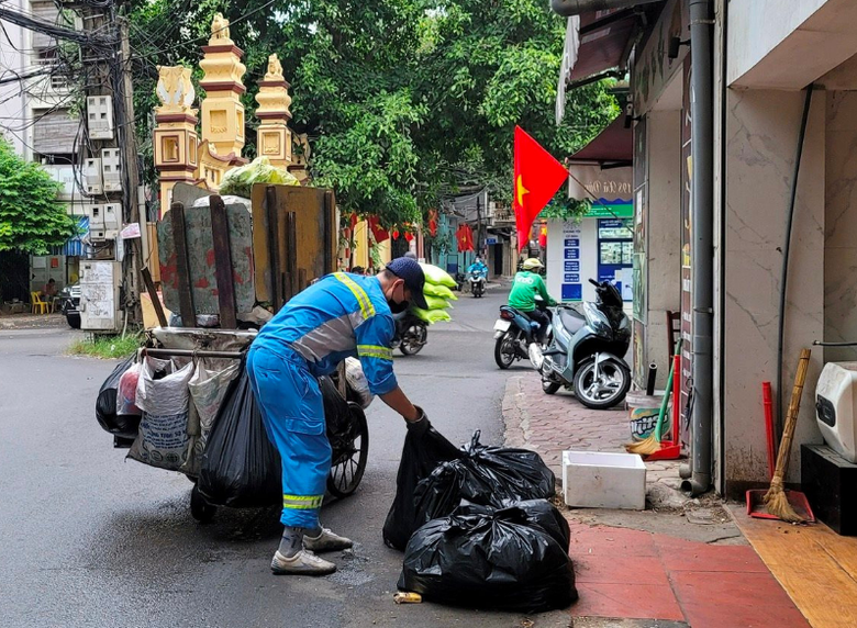 Mỗi ng&agrave;y H&agrave; Nội thu gom gần 7.000 tấn r&aacute;c thải- Ảnh 1.