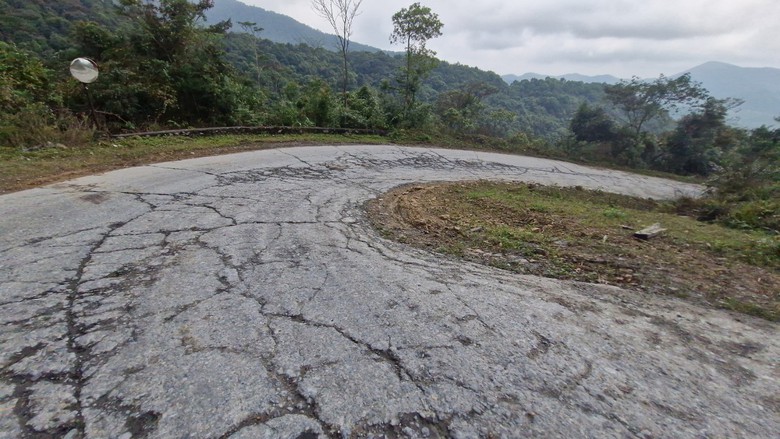 Dỡ barie tr&aacute;i ph&eacute;p ở Bắc Giang, d&acirc;n qua đường kh&ocirc;ng c&ograve;n bị kiểm so&aacute;t- Ảnh 3.