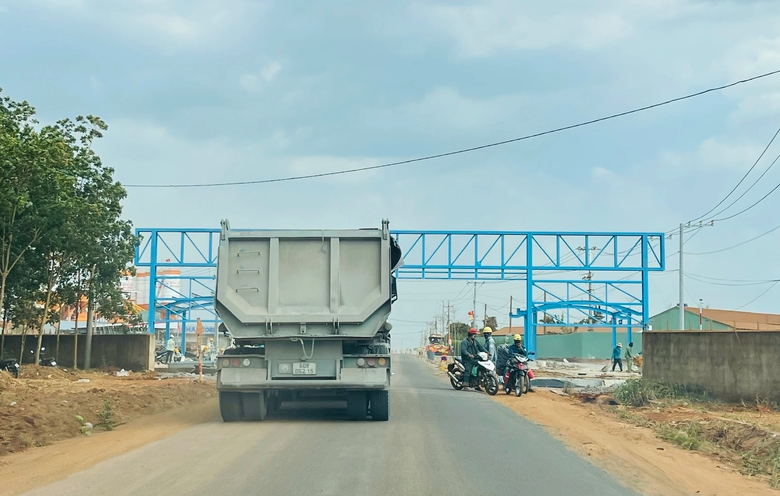 X&acirc;y 30km tường r&agrave;o quanh s&acirc;n bay Long Th&agrave;nh trong qu&yacute; III- Ảnh 1.