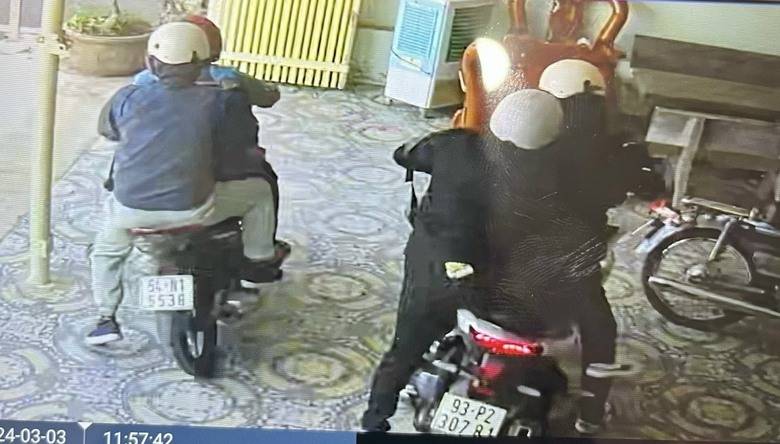 Đang truy bắt nh&oacute;m cướp tiệm v&agrave;ng ở B&igrave;nh Dương- Ảnh 1.