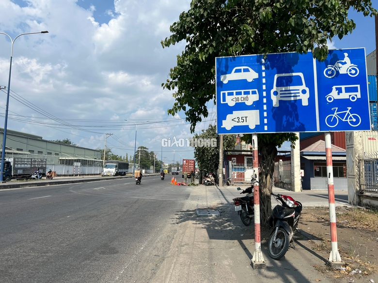 Xe container chạy v&agrave;o l&agrave;n xe m&aacute;y, c&aacute;n tử vong người đ&agrave;n &ocirc;ng chạy c&ugrave;ng chiều- Ảnh 2.