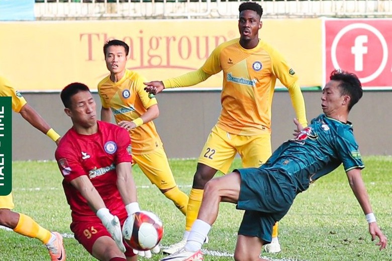 HAGL đ&aacute;nh rơi chiến thắng bởi pha phản lưới nh&agrave; theo c&aacute;ch kh&ocirc;ng tưởng- Ảnh 1.