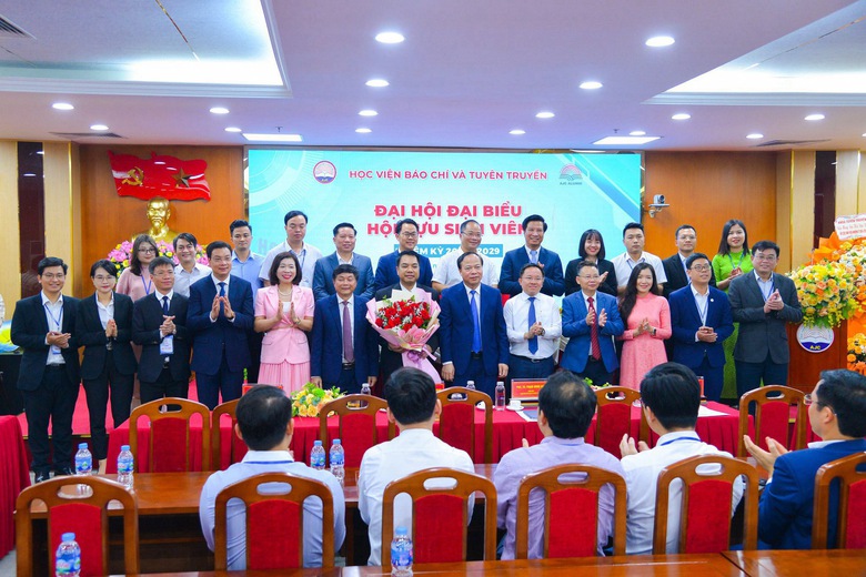 Ra mắt Ban chấp h&agrave;nh Hội Cựu sinh vi&ecirc;n Học viện B&aacute;o ch&iacute; v&agrave; Tuy&ecirc;n truyền- Ảnh 1.