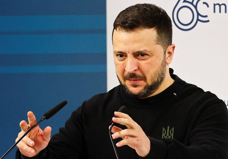 Tổng thống Ukraine thay m&aacute;u nh&acirc;n sự giữa l&uacute;c chiến sự 