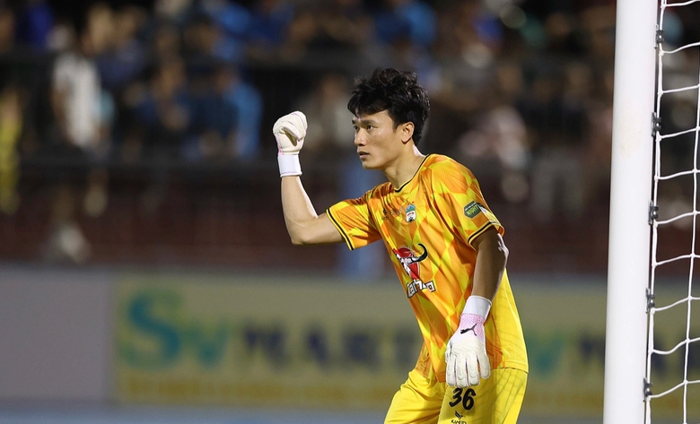 Người h&ugrave;ng Thường Ch&acirc;u &ldquo;hồi sinh&rdquo; thần kỳ trong m&agrave;u &aacute;o HAGL- Ảnh 2.