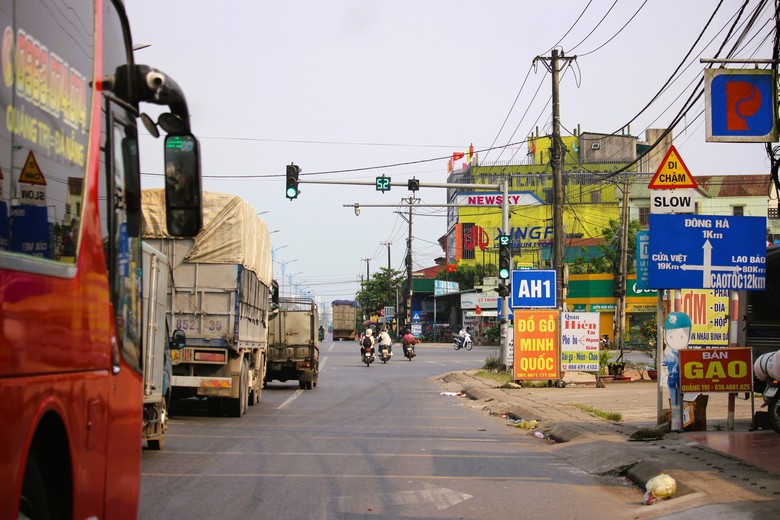 Xe kh&aacute;ch tr&ecirc;n 30 chỗ, xe tải nặng kh&ocirc;ng v&agrave;o cao tốc Cam Lộ - La Sơn, đi theo QL1 thế n&agrave;o?- Ảnh 1.