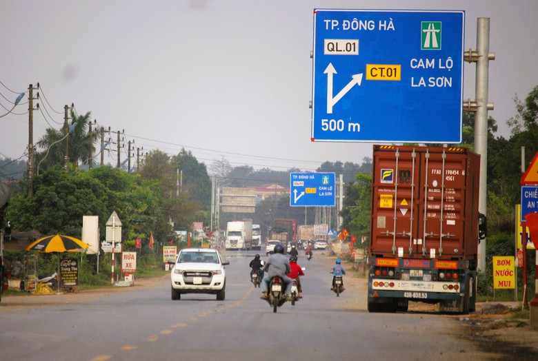 Xe kh&aacute;ch tr&ecirc;n 30 chỗ, xe tải nặng kh&ocirc;ng v&agrave;o cao tốc Cam Lộ - La Sơn, đi theo QL1 thế n&agrave;o?- Ảnh 4.