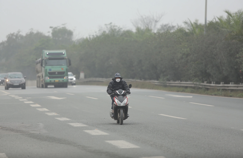 Cố t&igrave;nh đi xe m&aacute;y v&agrave;o cao tốc: Giỡn mặt tử thần- Ảnh 1.