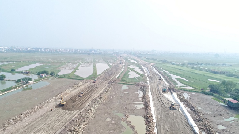 Nh&agrave; thầu thi c&ocirc;ng đường V&agrave;nh đai 4 - V&ugrave;ng Thủ đ&ocirc; gặp kh&oacute; v&igrave; hạ tầng kỹ thuật- Ảnh 1.