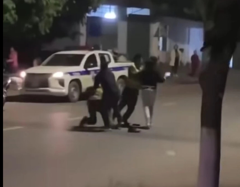 Danh t&iacute;nh 2 đối tượng vi phạm nồng độ cồn, tấn c&ocirc;ng cảnh s&aacute;t tại Bắc Ninh- Ảnh 1.